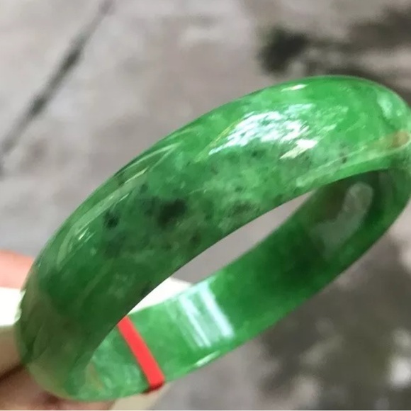 VINTAGE Medium Jadeite Green Jade Bangle Size 59mm Emerald Green Jade D641 - Picture 5 of 14
